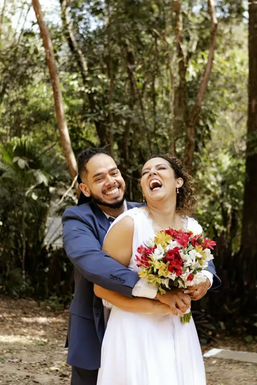 Márcio e Camila rindo